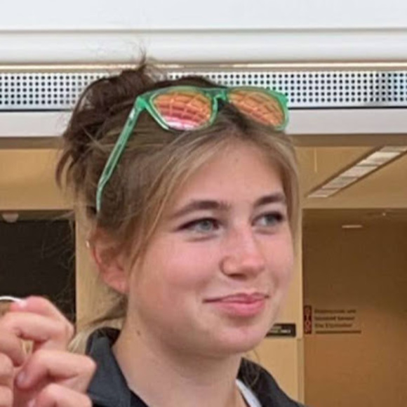 Meet your Posher, Olivia - Picture 1 of 1